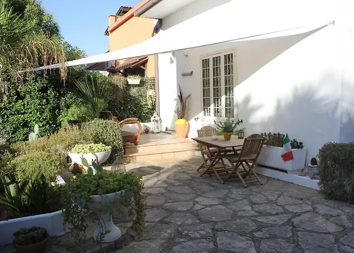 Casina Elio - Charming Villa With Private Garden & Parking